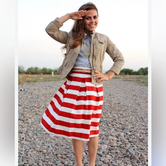 Red and White Patriotic Skirt Corilynn - Picture 1 of 5